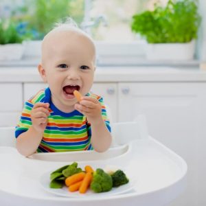 Cómo hacer que un niño coma verduras y frutas