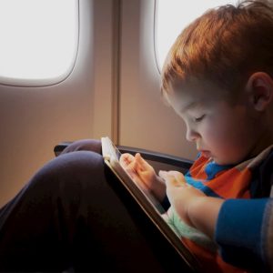 Cómo combatir el jet lag en niños