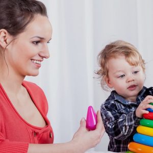 Cómo educar un bebé en casa: consejos para padres primerizos