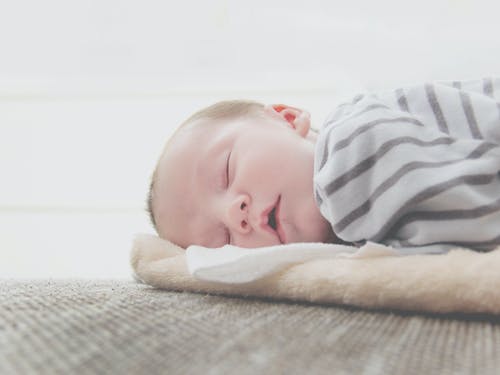 ¿Cuándo empezar a usar la almohada en los bebés y cómo hacerlo de forma segura? 2